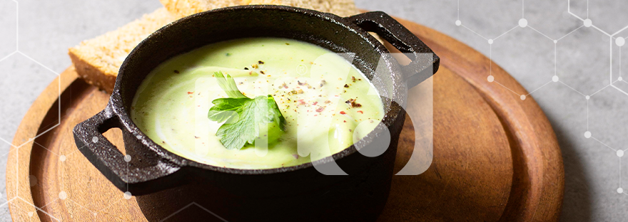 Cold avocado and lettuce cream